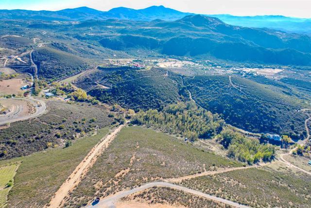 18408 Sweet Ln, Ramona CA: https://media.crmls.org/mediaz/069cde34-0d6b-4678-a86f-02e18fc1a9c1.jpg