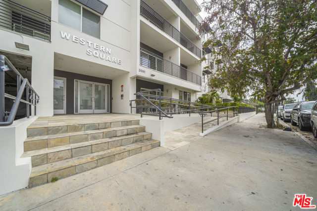 3061 W 12th Place, Los Angeles CA: https://media.crmls.org/mediaz/069d22b0-359a-4053-a8f7-60ed40eb3af8.jpg