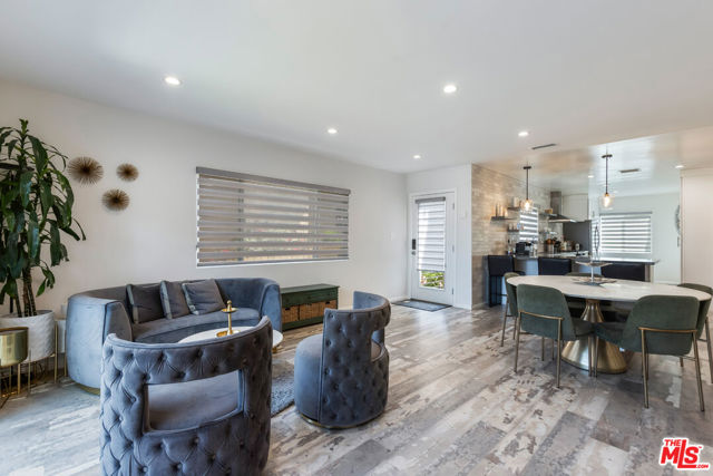 10315 Fairgrove Avenue, Tujunga CA: https://media.crmls.org/mediaz/069d4932-b15a-4e71-9577-d77672321129.jpg