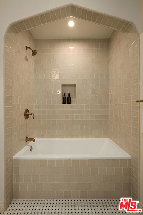 3860 Hepburn Avenue, Los Angeles CA: https://media.crmls.org/mediaz/069db169-f297-4125-a2d9-c936894e0d11.jpg