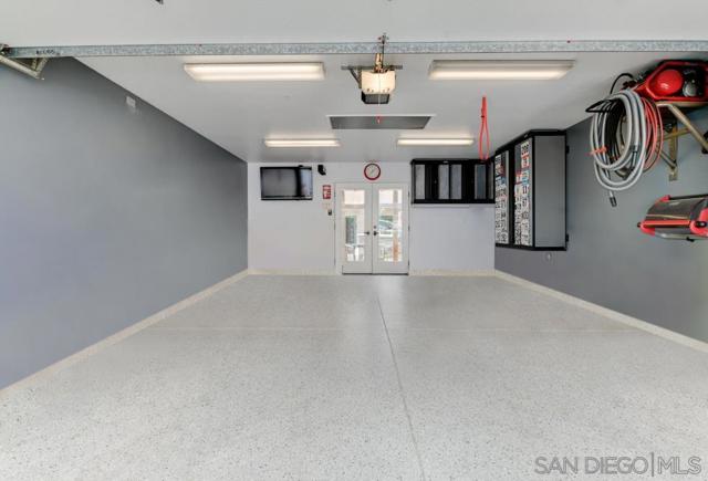 867 E Avenue, Coronado CA: https://media.crmls.org/mediaz/069edce9-9b05-4991-b2ff-dd4454f7d511.jpg