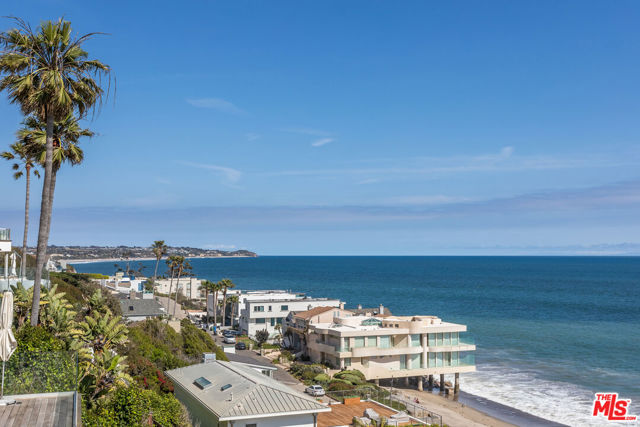 31658 Broad Beach Road, Malibu CA: https://media.crmls.org/mediaz/069f5ff8-66c9-42c3-9e67-9c5e64af6dfa.jpg