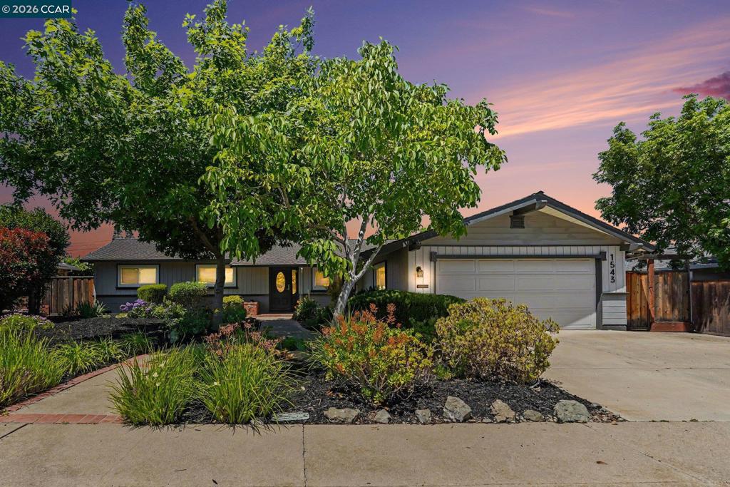 1543 American Beauty Dr