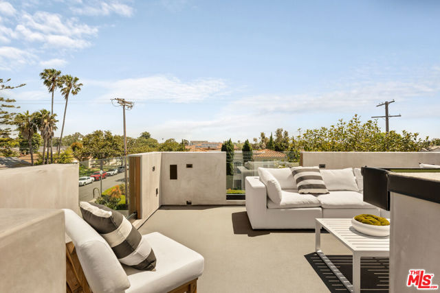 7543 Denrock Avenue, Los Angeles CA: https://media.crmls.org/mediaz/069fce5e-a10f-4106-a76e-2fb9a462fe99.jpg