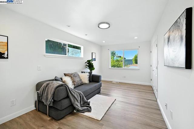 3419 Del Valle Cir, San Leandro CA: https://media.crmls.org/mediaz/06a01ac7-90b2-4523-99b9-bb5c2c78180a.jpg