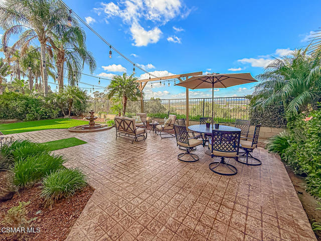 11535 Northdale Drive, Moorpark CA: https://media.crmls.org/mediaz/06a0282c-9c6f-44a7-890b-a214540c0e9c.jpg