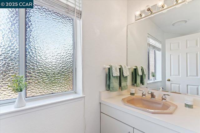 2323 Grosvenor Heights Ct, Livermore CA: https://media.crmls.org/mediaz/06a049d4-bbd3-4ed1-a01a-c98c84ff3b3f.jpg