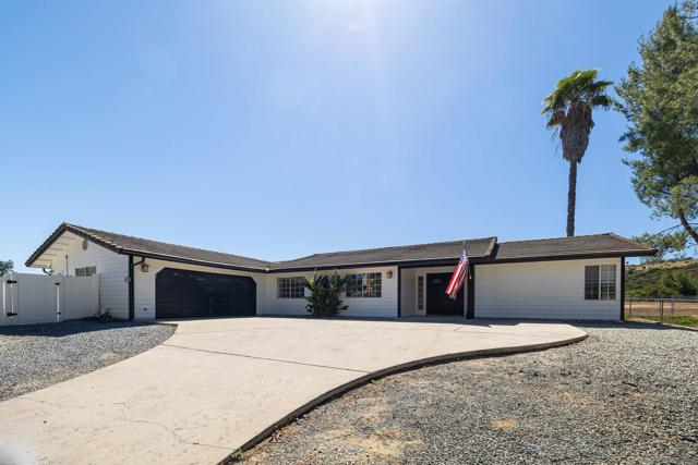 23637 Barrego Way, Ramona CA: https://media.crmls.org/mediaz/06a0d12c-32c3-49fe-a49e-9f263bc4c1c0.jpg