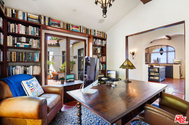 22800 Beckledge Terrace, Malibu CA: https://media.crmls.org/mediaz/06a10ff6-c94b-4bc6-a9d1-93d04460fed4.jpg