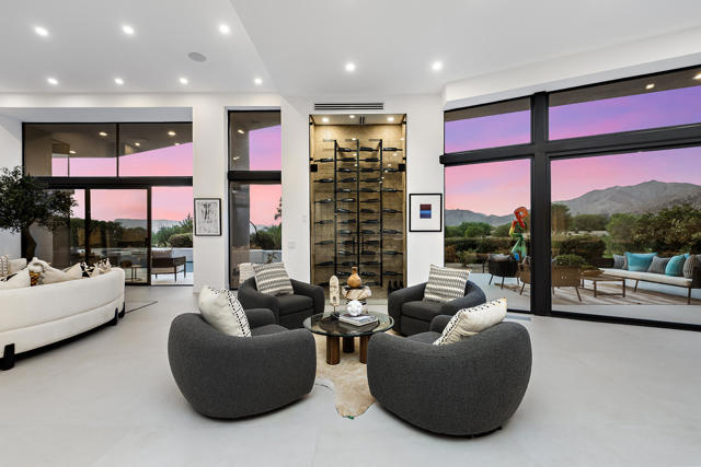 160 Kiva Drive, Palm Desert CA: https://media.crmls.org/mediaz/06a1255d-2136-43ef-ad54-2be7a61c0272.jpg