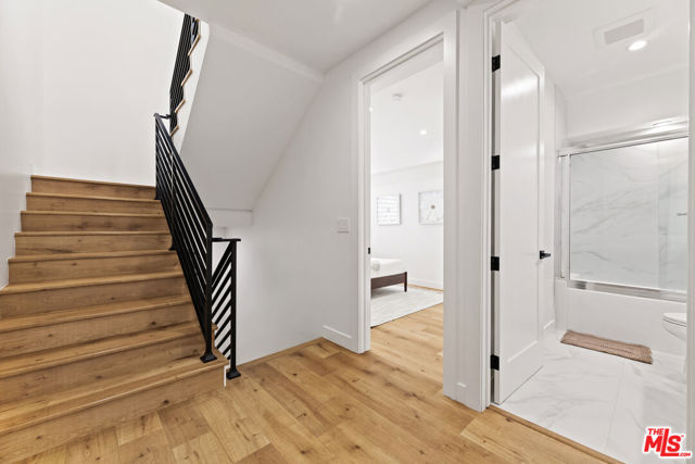 5118 Laurel Canyon Boulevard, Valley Village CA: https://media.crmls.org/mediaz/06a179b8-48cc-4d61-9360-0ec7fdb91168.jpg