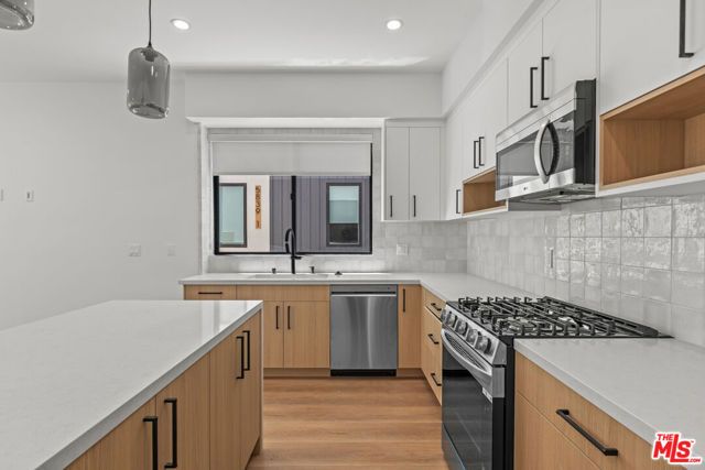 5841 Kester Avenue, Van Nuys CA: https://media.crmls.org/mediaz/06a29490-edad-4b37-ac0c-97adde51fdb9.jpg