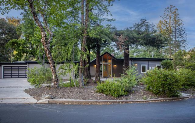 13945 Vista Regina, Saratoga CA: https://media.crmls.org/mediaz/06a2bcd7-e8ba-4666-a218-805702f647e7.jpg