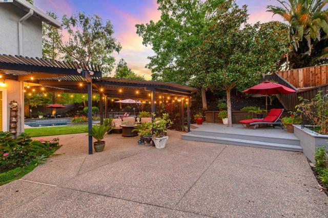 3338 Marsh Hawk Court, Pleasanton CA: https://media.crmls.org/mediaz/06a33993-823d-4a48-ba1a-db477cf9a123.jpg