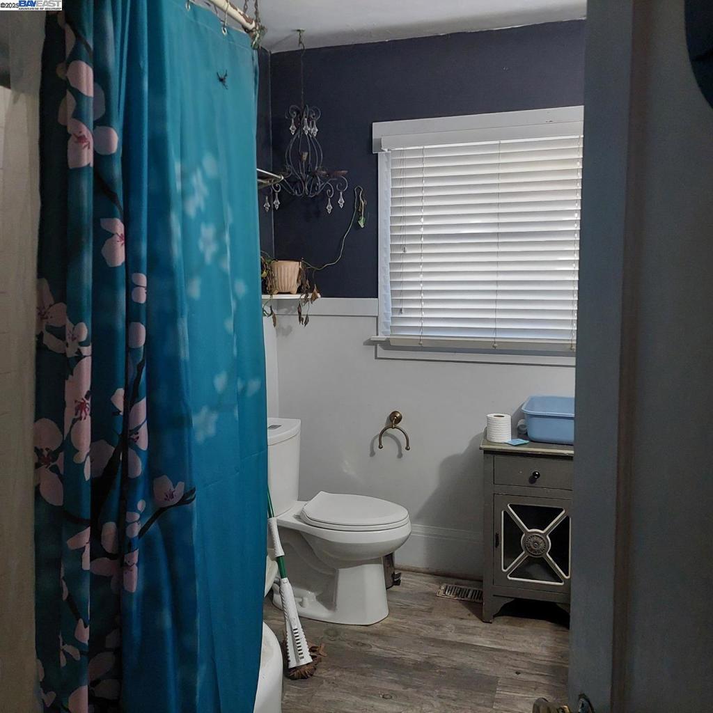 https://media.crmls.org/mediaz/06a35c3a-462c-472f-bbc5-986214ea5b81.jpg?preset=X-Large