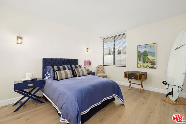 211 S Spalding Drive, Beverly Hills CA: https://media.crmls.org/mediaz/06a38349-814a-41a7-9c45-76d085ea758b.jpg