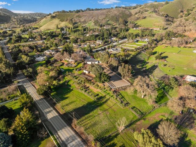 12170 Calle Uvas, Gilroy CA: https://media.crmls.org/mediaz/06a3baed-48d3-4ff2-a8c0-968a72eb80c7.jpg