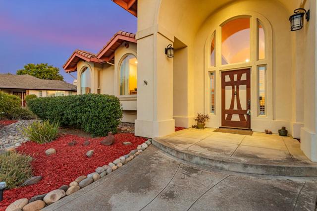 50 Schmidt Court, Hollister CA: https://media.crmls.org/mediaz/06a3cada-470e-4ced-81b2-bf7084490556.jpg