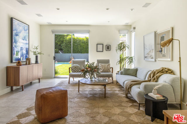 4947 Varna Avenue, Sherman Oaks CA: https://media.crmls.org/mediaz/06a41c56-6ac7-4f60-a787-619ecccd702b.jpg