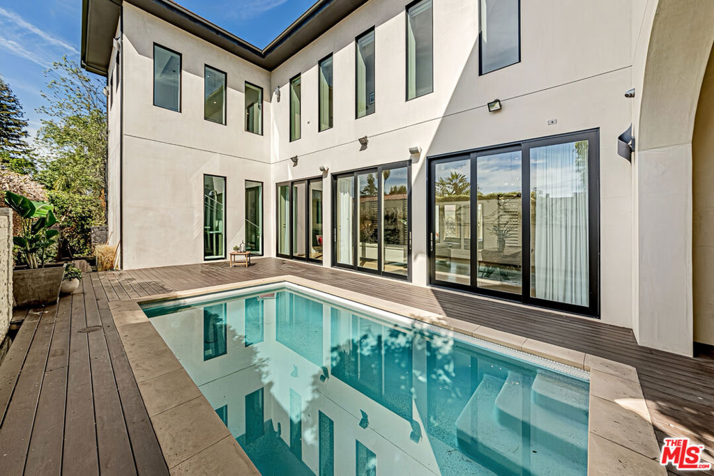 310 N Lucerne Boulevard