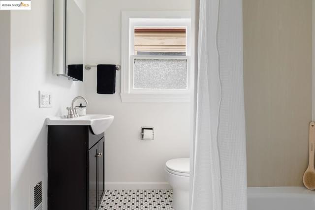 1814 Carleton ST, Berkeley CA: https://media.crmls.org/mediaz/06a79e40-1597-472a-a0a8-075e6042faf3.jpg