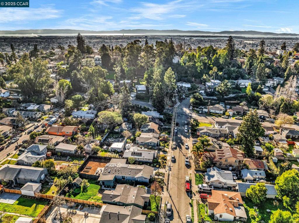 https://media.crmls.org/mediaz/06a7fd1a-7e46-47c7-96d4-5dfc29504a67.jpg?preset=X-Large