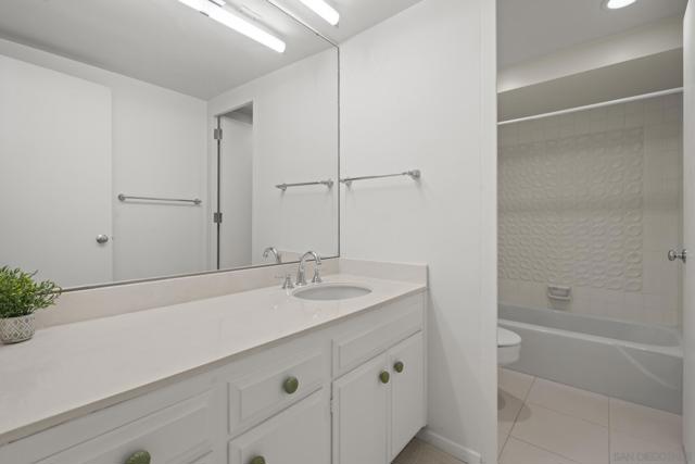 939 Coast Blvd, La Jolla CA: https://media.crmls.org/mediaz/06a8a7f0-6186-4cec-8394-d004ba13fe98.jpg