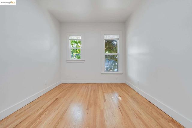 1238 12Th St, Oakland CA: https://media.crmls.org/mediaz/06a8e3ad-8e9a-4bc0-a2f1-ca101a025636.jpg