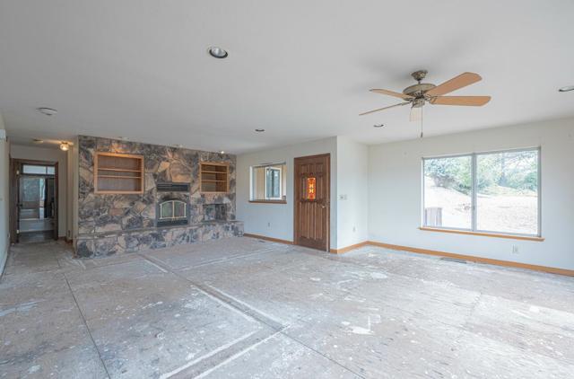19400 Eden Court, Salinas CA: https://media.crmls.org/mediaz/06a91ea4-2af8-4147-b4e7-9b0ad502a9cc.jpg