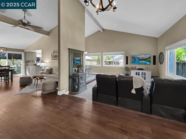 14 Mt Eden Pl, Clayton CA: https://media.crmls.org/mediaz/06a9b883-02e9-4298-9d18-ec3c9d344f16.jpg