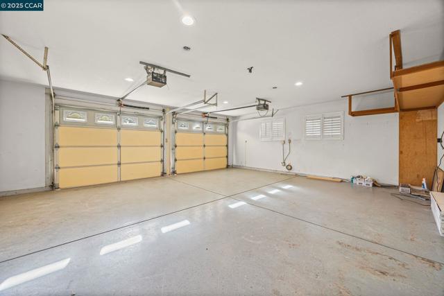 9822 Doyle Ct, Stockton CA: https://media.crmls.org/mediaz/06aa1d23-2afd-4635-b95a-60422cef676b.jpg