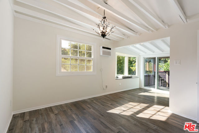483 Sturtevant Drive, Sierra Madre CA: https://media.crmls.org/mediaz/06ab20d2-cb6f-4a9c-bb97-e6485ce884bb.jpg