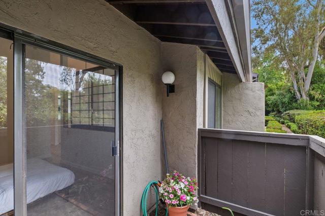 8370 Via Sonoma, La Jolla CA: https://media.crmls.org/mediaz/06ab9eca-2817-4e33-a2d5-edcbb26a2a72.jpg