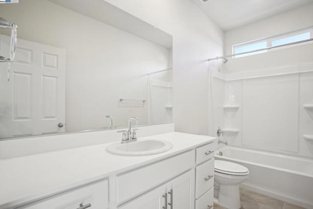 5337 Cardinal St, Antioch CA: https://media.crmls.org/mediaz/06abc33d-1afd-445d-9545-714851a33525.jpg