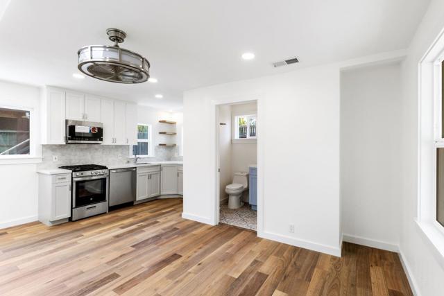 616 Redwood Ave, Redwood City CA: https://media.crmls.org/mediaz/06ac08ba-f522-4648-b4cb-359758ba696f.jpg