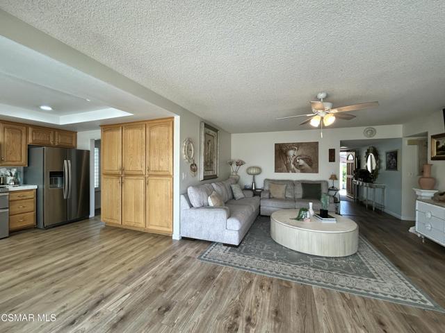 2653 N Broadmoor Avenue, Simi Valley CA: https://media.crmls.org/mediaz/06ac18eb-556a-4718-af8e-339a007f3c83.jpg