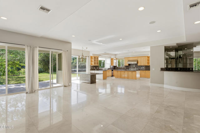 Detail Gallery Image 4 of 39 For 4174 Elm View Dr, Los Angeles,  CA 91316 - 5 Beds | 5 Baths