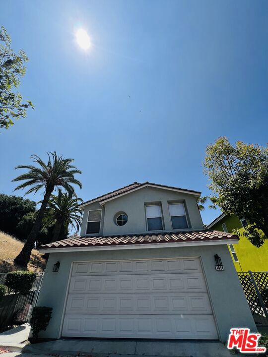 1414 N Kemmett Court, Los Angeles CA: https://media.crmls.org/mediaz/06ac4643-f16a-4814-97b6-32cd5f545a05.jpg