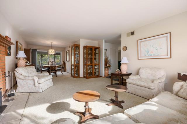 Detail Gallery Image 7 of 42 For 7413 Rowena St, San Diego,  CA 92119 - 5 Beds | 3 Baths