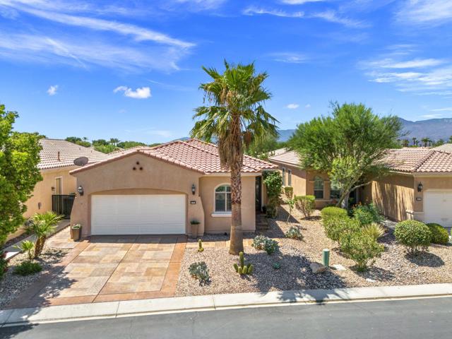 81919 Avenida Dulce, Indio CA: https://media.crmls.org/mediaz/06acbf61-14a8-4151-9b22-75172b58c331.jpg