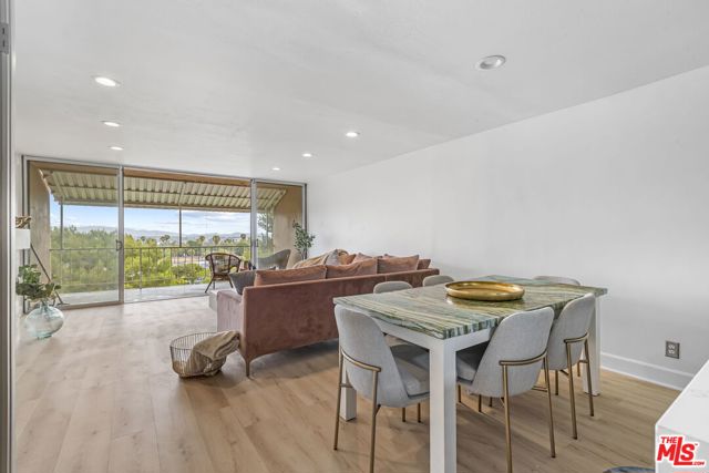 4553 Don Ricardo Drive, Los Angeles CA: https://media.crmls.org/mediaz/06ad15a2-a333-4385-b44b-8393b309f681.jpg