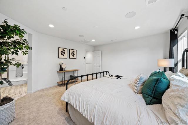 3135 Linwood St, Vista CA: https://media.crmls.org/mediaz/06ad26db-e6bc-4bb5-8447-160d0c561d98.jpg