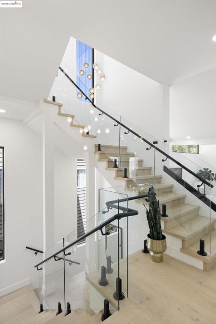 7270 Woodrow Dr, Oakland CA: https://media.crmls.org/mediaz/06ae8e4e-091e-4cc5-a1c4-06b72b3b9e03.jpg