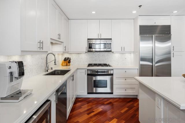 700 W Harbor Dr, San Diego CA: https://media.crmls.org/mediaz/06af19c9-03a0-44c6-a8c9-73d7b4e2f21d.jpg
