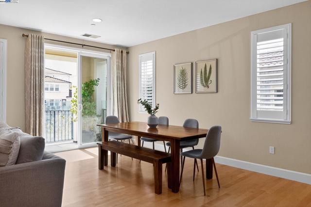 3231 Central Pkwy, Dublin CA: https://media.crmls.org/mediaz/06af33e6-57e2-4f94-954f-798fe97e6d76.jpg