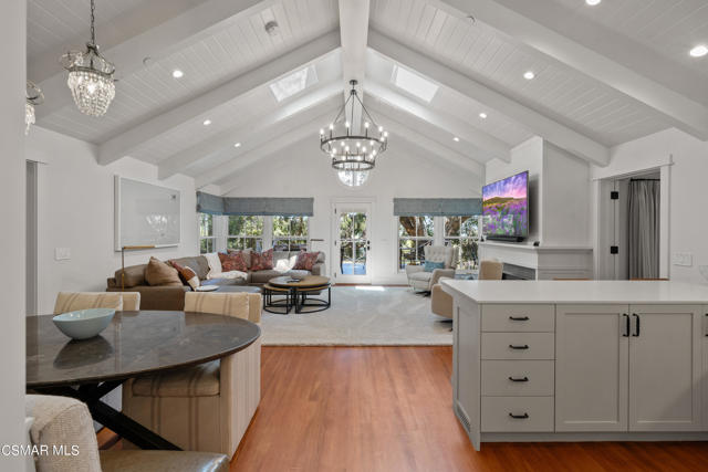 1464 Hidden Valley Road, Thousand Oaks CA: https://media.crmls.org/mediaz/06afa58d-e2fd-45e2-afe3-8ded63b00e1d.jpg