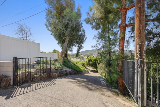 Detail Gallery Image 6 of 60 For 12135 Los Amigos Way, Lakeside,  CA 92040 - 4 Beds | 2/1 Baths