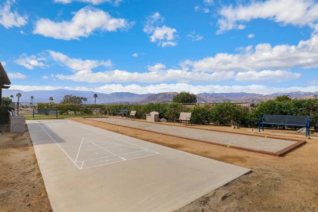 4553 Via Veneto, Palm Desert CA: https://media.crmls.org/mediaz/06affd30-ce59-4fca-b456-086ded06fd09.jpg