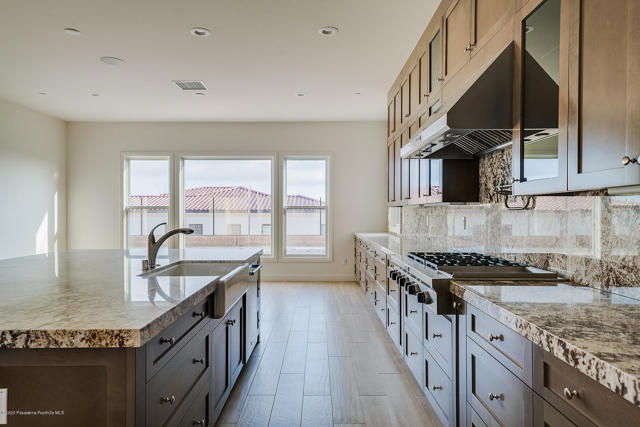 Detail Gallery Image 8 of 39 For 20156 W Cromwell Way, Porter Ranch,  CA 91326 - 5 Beds | 5/1 Baths