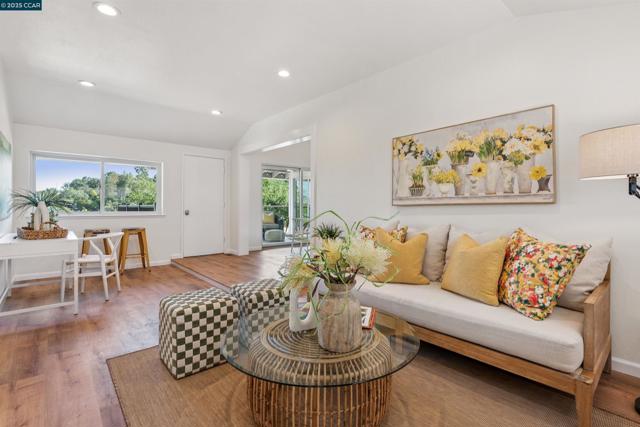 3803 Quail Ridge Road, Lafayette CA: https://media.crmls.org/mediaz/06b0616b-fe55-4d9d-9c7a-717f2642ab7e.jpg